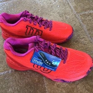 Wilson Kaos Women’s Tennis shoe size 8